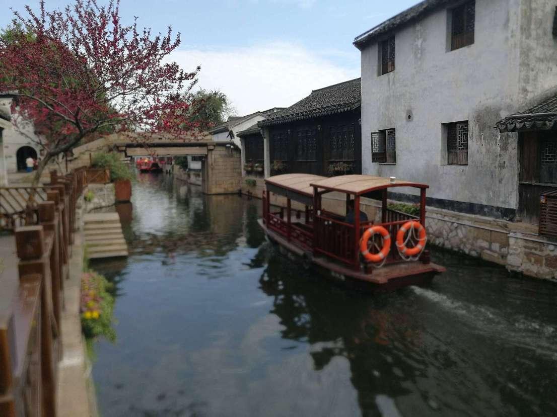 面对分手传言,关晓彤仅用了7个字回应,鹿晗却说谁给你的自信,怎么回事?-智能问答网页,快速解答你的问题